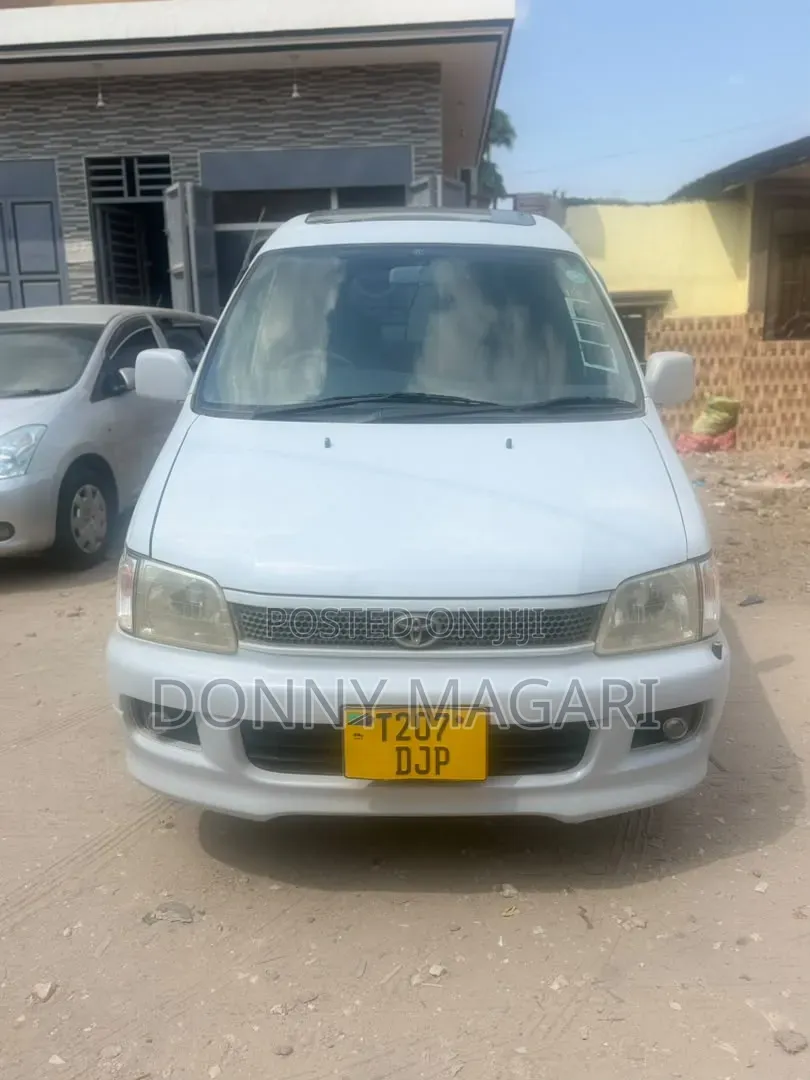 Toyota Noah 2001 White