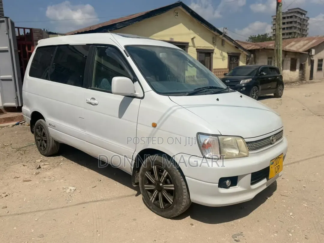 Toyota Noah 2001 White