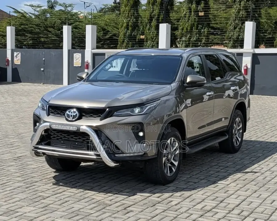 Toyota Fortuner 2.4 D RWD 2024 Gray