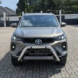Toyota Fortuner 2.4 D RWD 2024 Gray