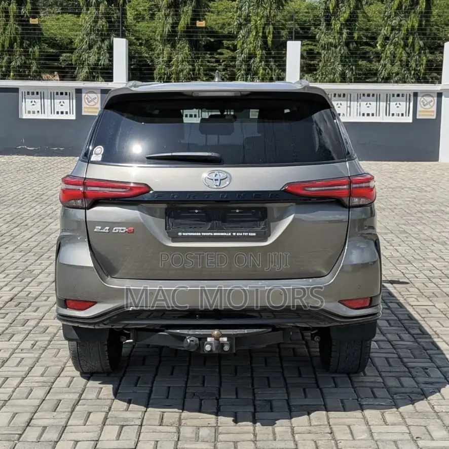 Toyota Fortuner 2.4 D RWD 2024 Gray