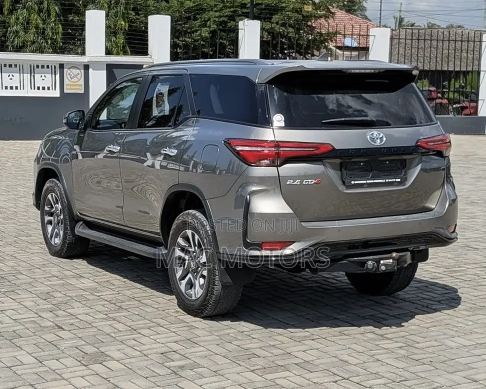 Toyota Fortuner 2.4 D RWD 2024 Gray