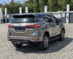 Toyota Fortuner 2.4 D RWD 2024 Gray
