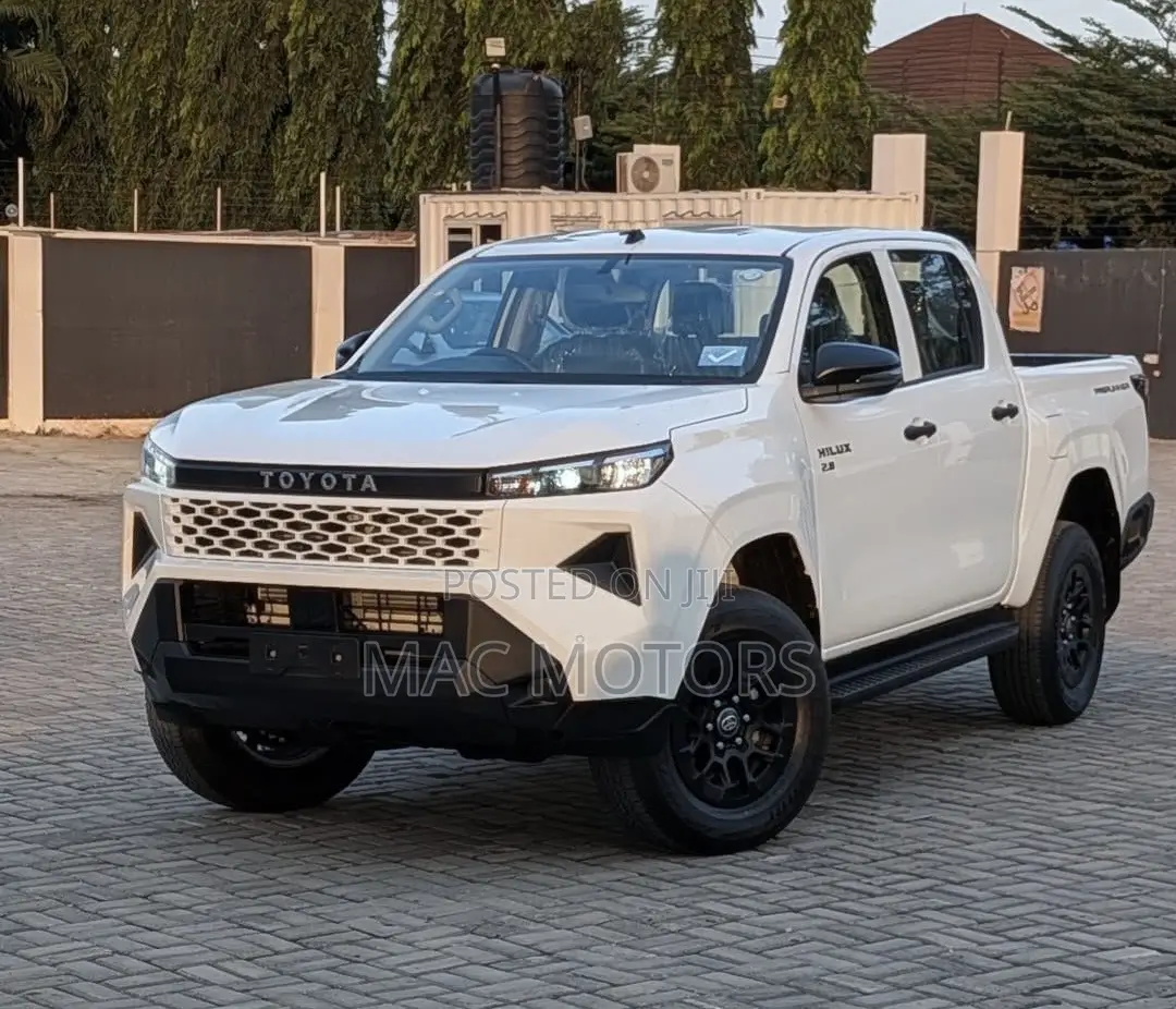 New Toyota Hilux 2026 White