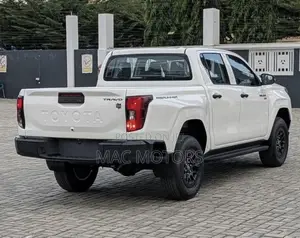 New Toyota Hilux 2026 White
