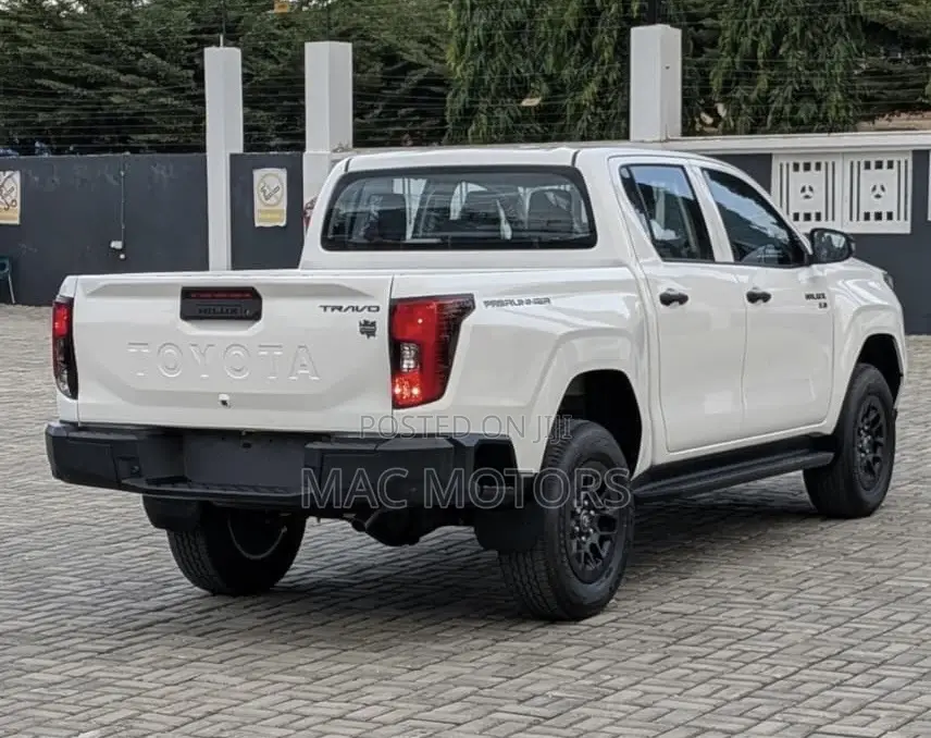 New Toyota Hilux 2026 White