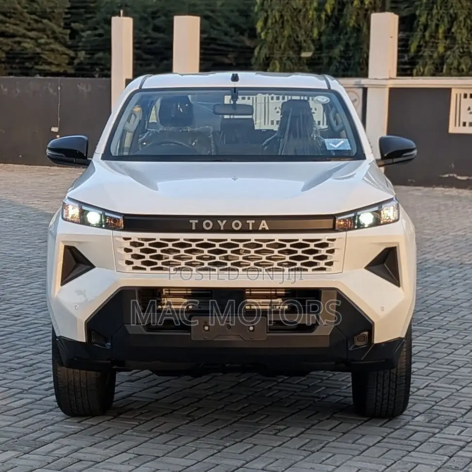 New Toyota Hilux 2026 White