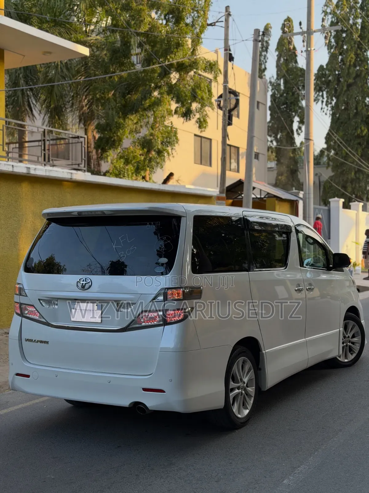 Toyota Vellfire 2011 Off white