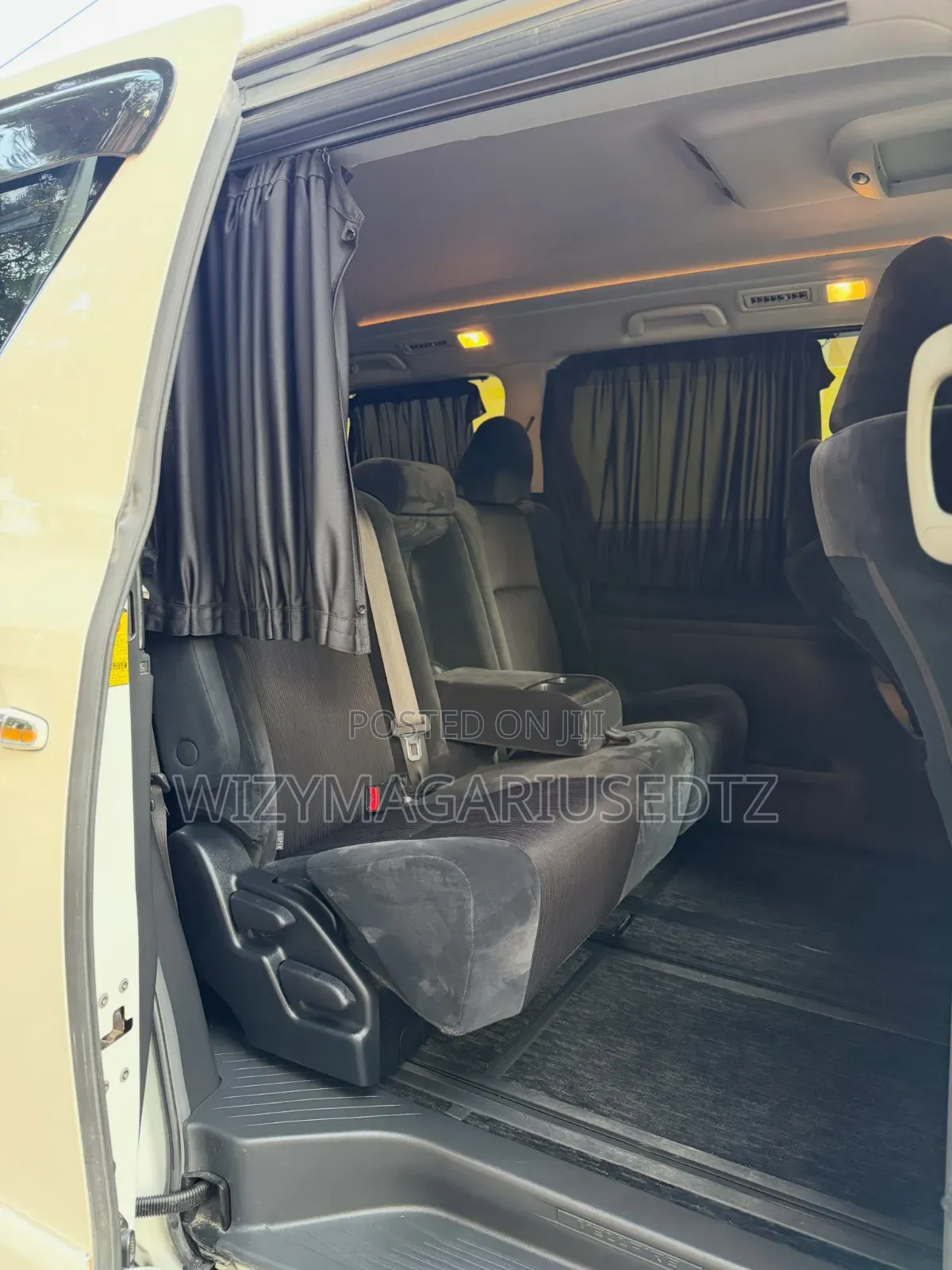 Toyota Vellfire 2011 Off white