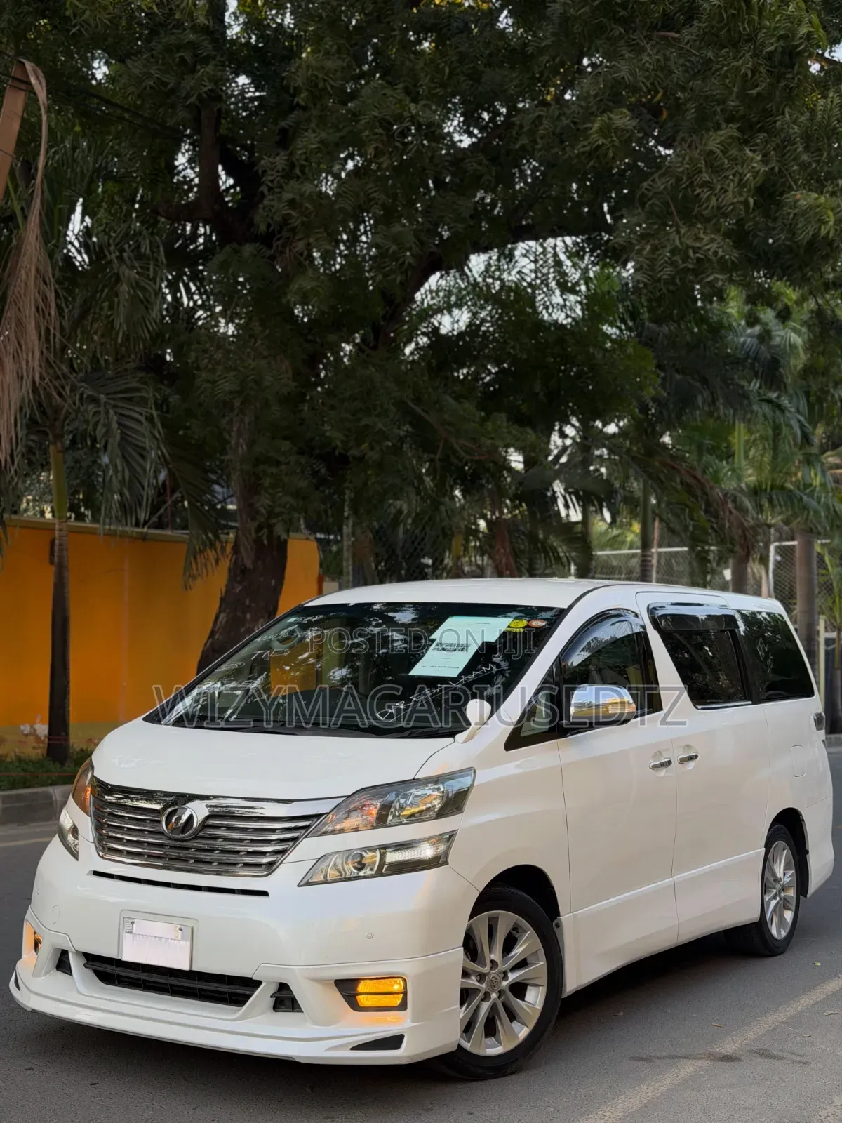 Toyota Vellfire 2011 Off white