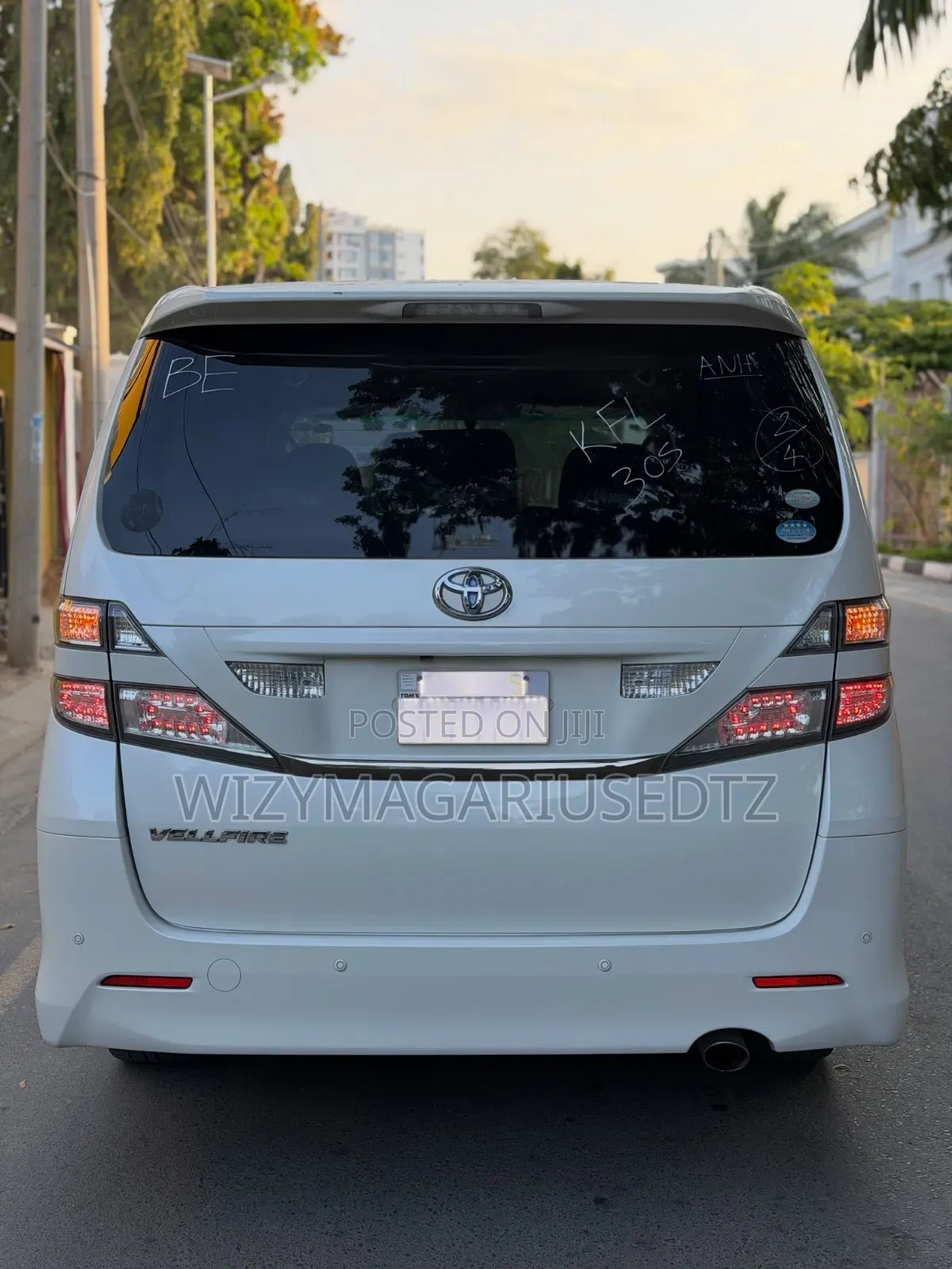 Toyota Vellfire 2011 Off white