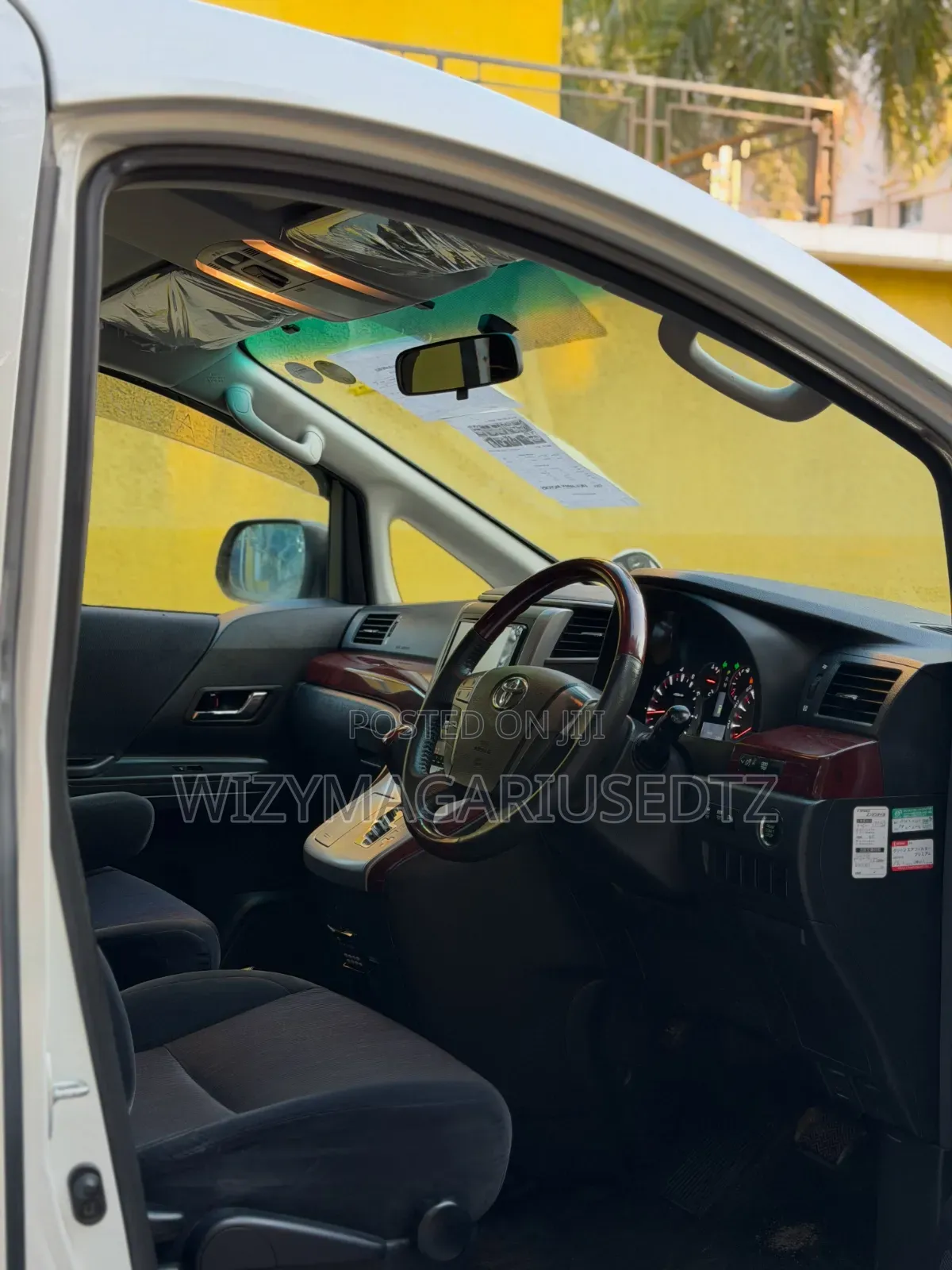Toyota Vellfire 2011 Off white