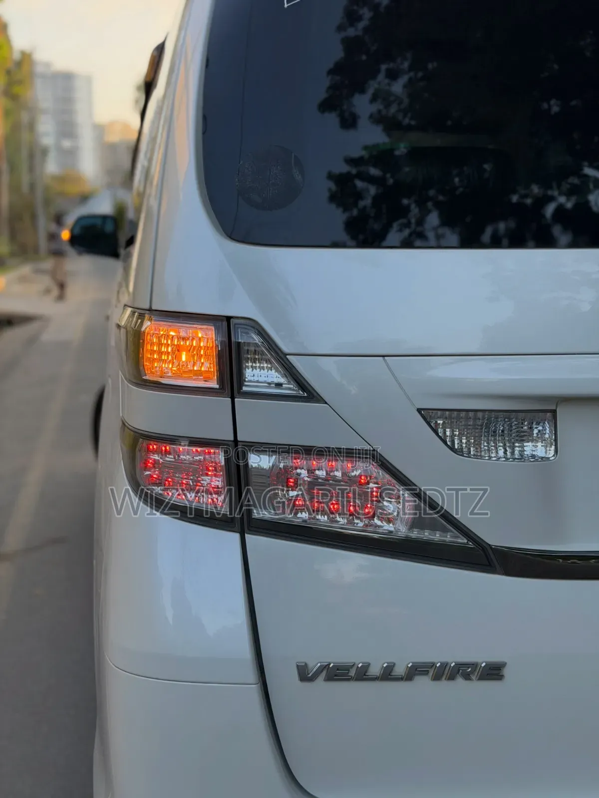 Toyota Vellfire 2011 Off white