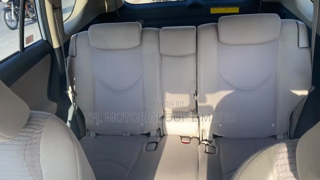 Toyota Vanguard 2008 White