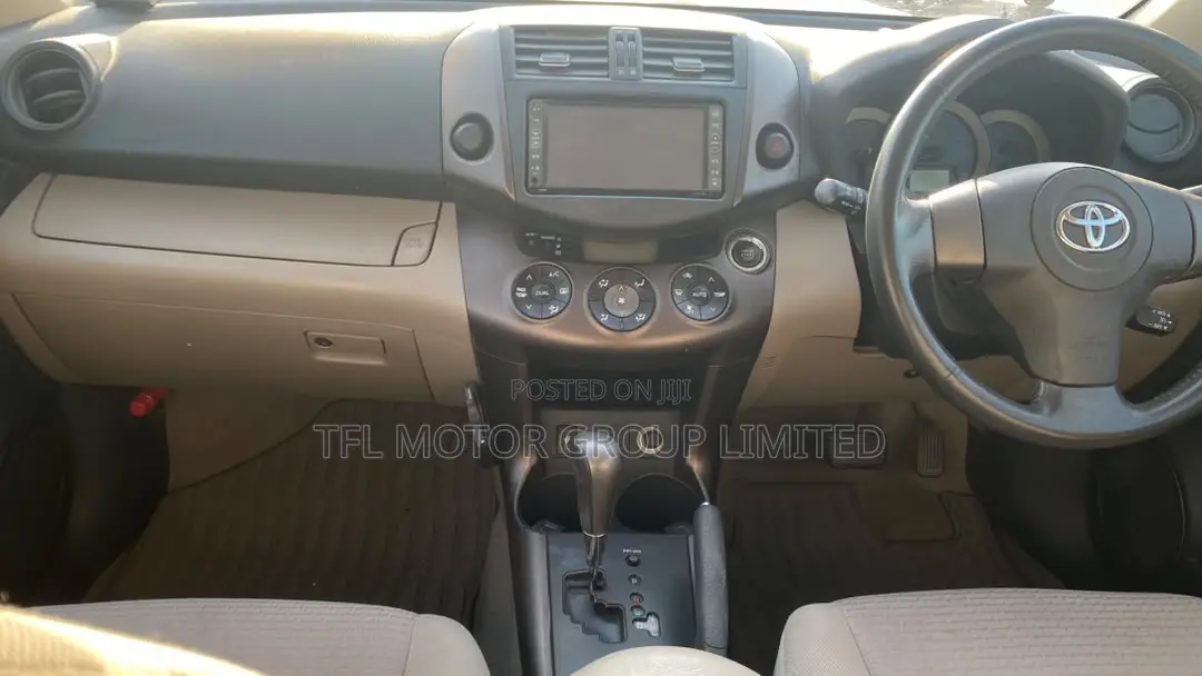 Toyota Vanguard 2008 White