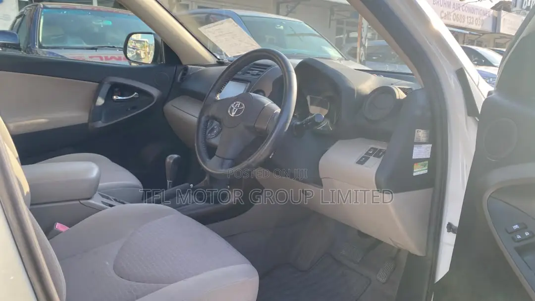 Toyota Vanguard 2008 White