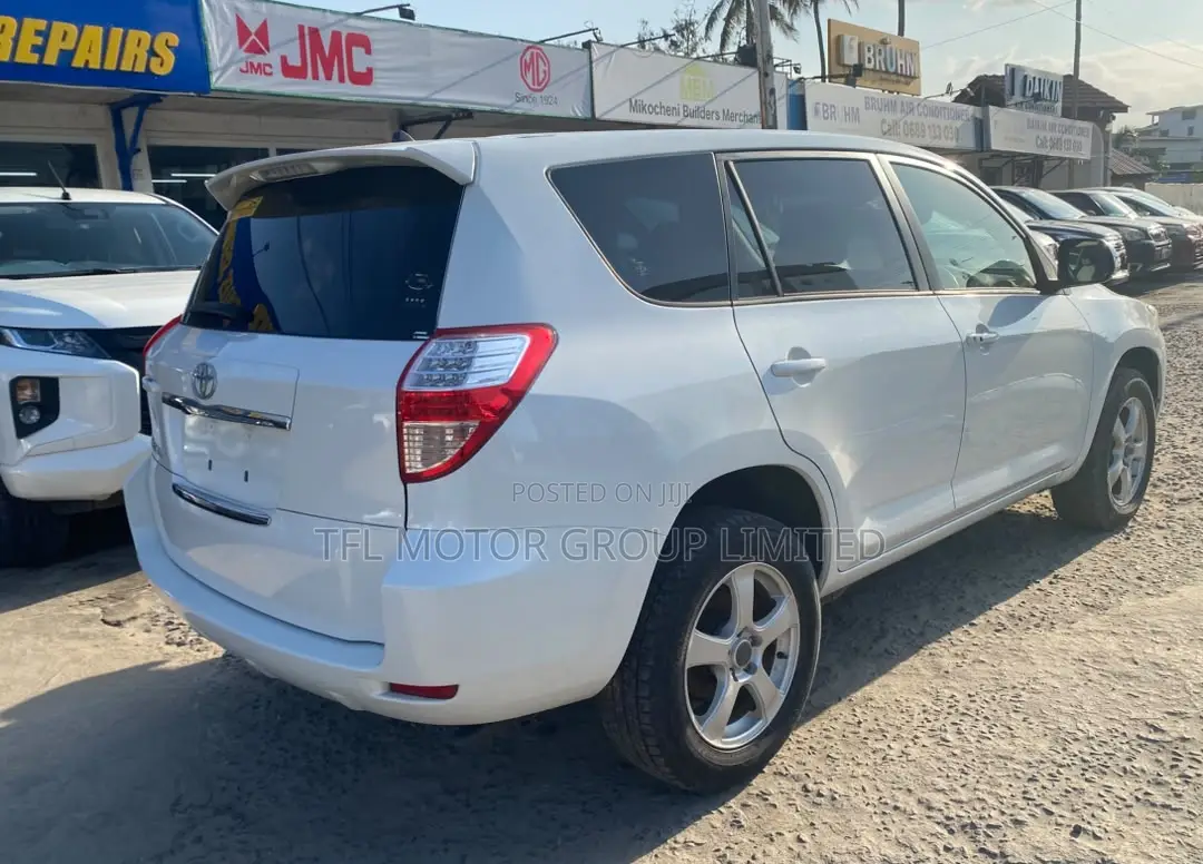 Toyota Vanguard 2008 White