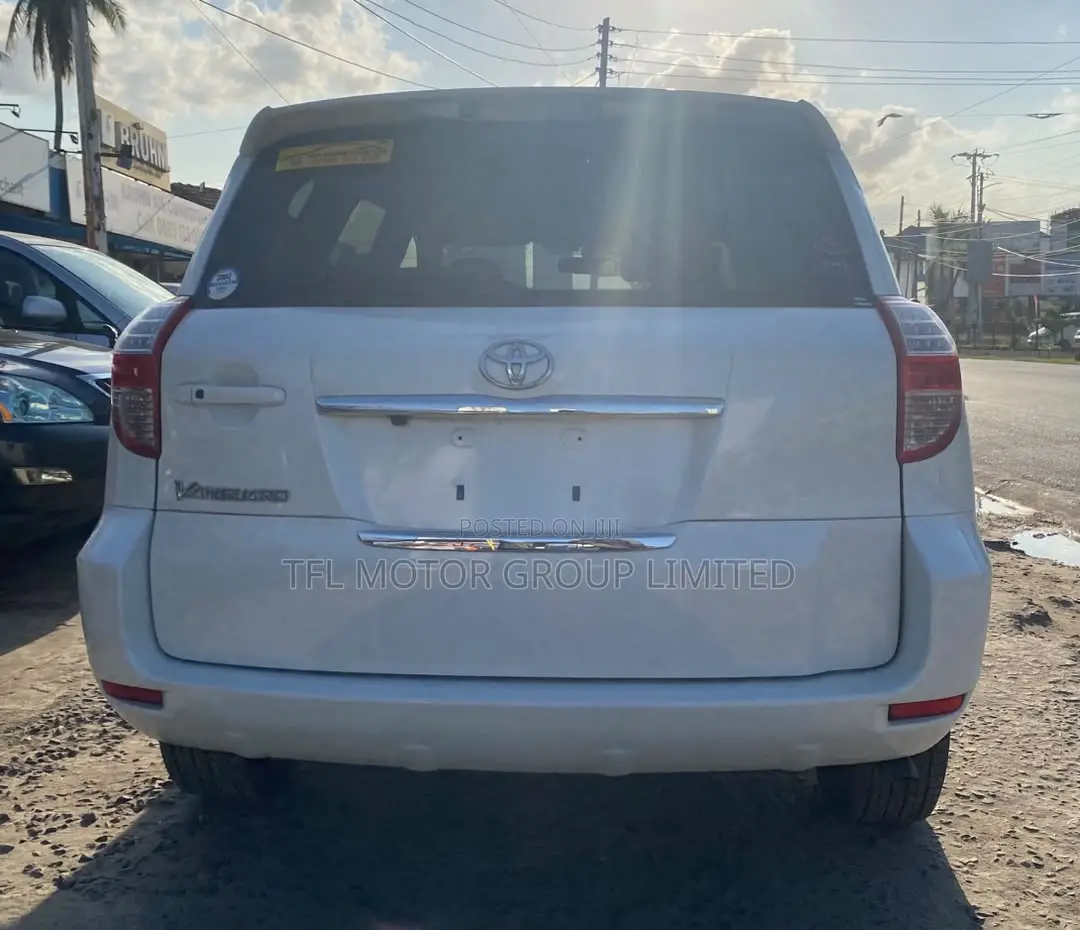 Toyota Vanguard 2008 White