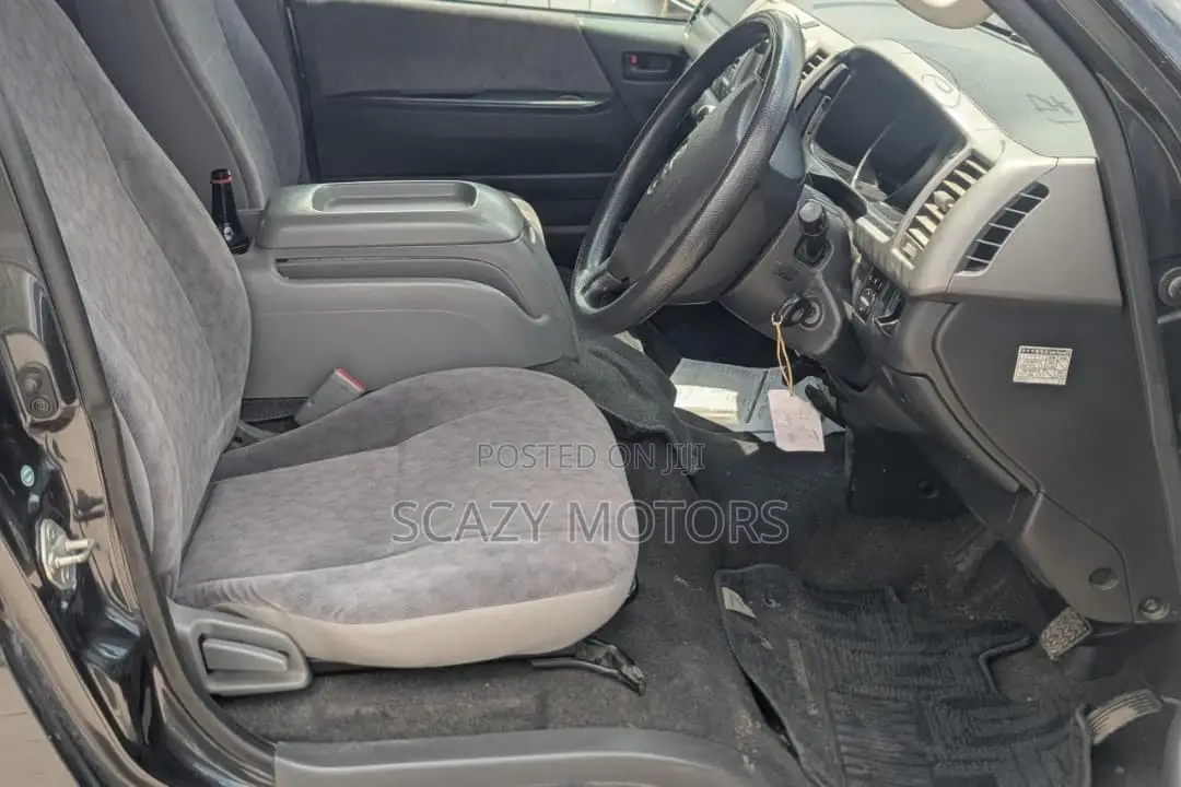 Toyota HiAce 2010 Black