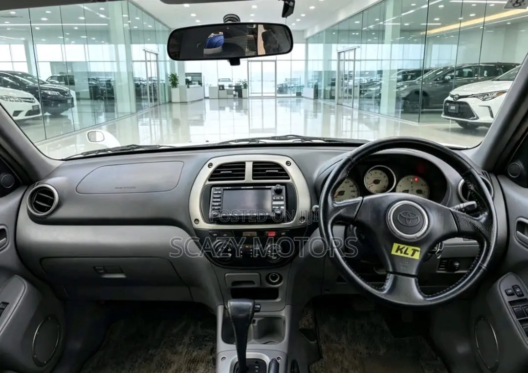 Toyota RAV4 Automatic 2000 White
