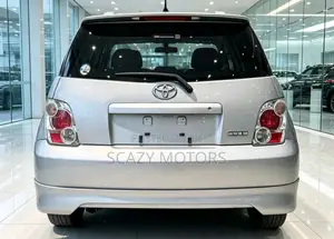 Toyota IST 2005 Silver
