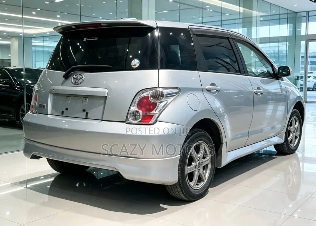 Toyota IST 2005 Silver