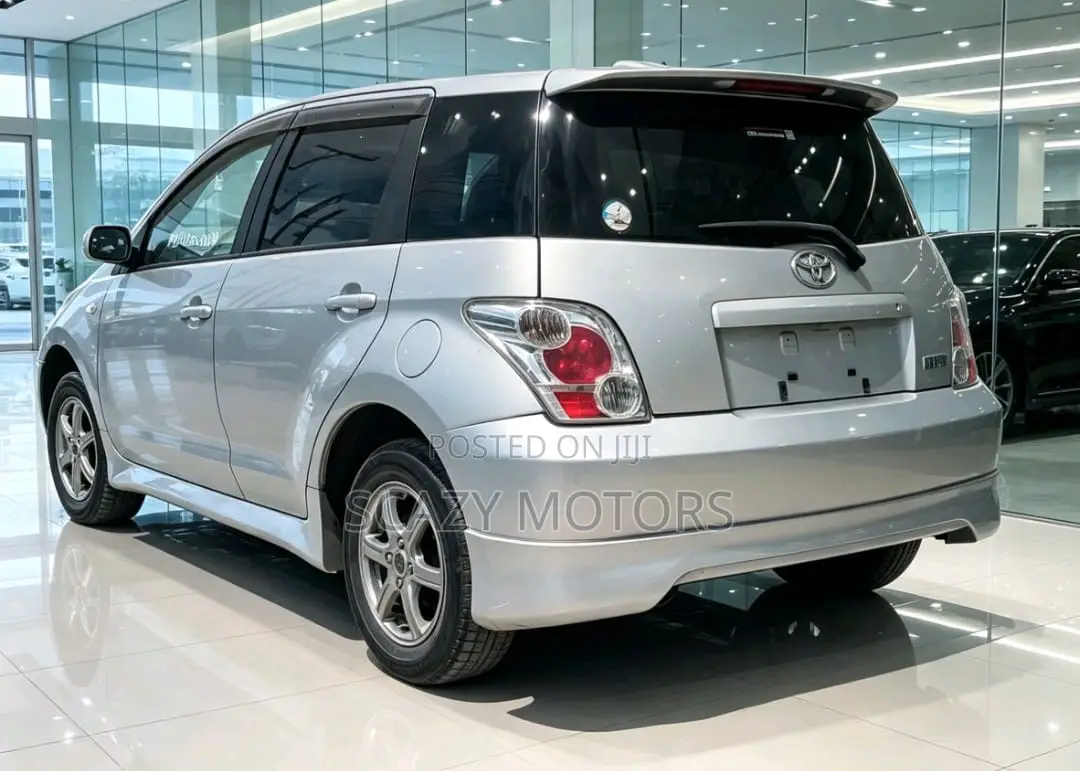 Toyota IST 2005 Silver