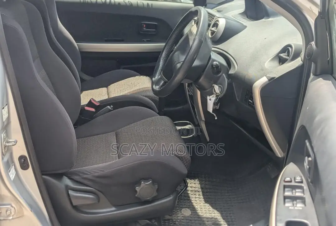 Toyota IST 2005 Silver