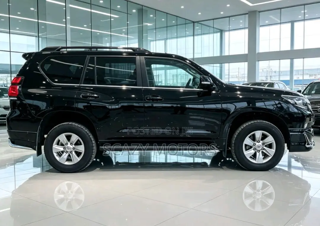 Toyota Land Cruiser Prado 2023 Black