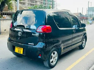 Toyota Porte 2007 Black