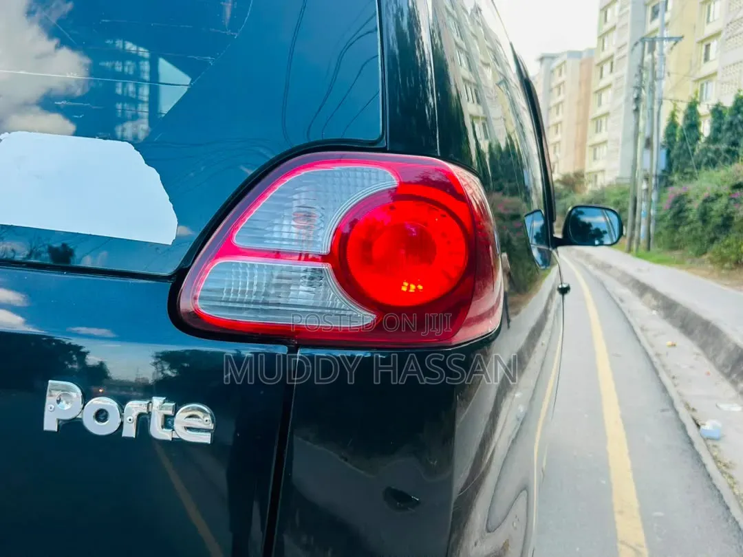 Toyota Porte 2007 Black