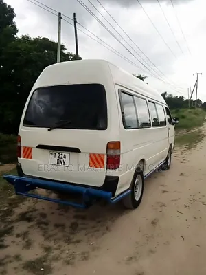 Toyota HiAce 2000 White
