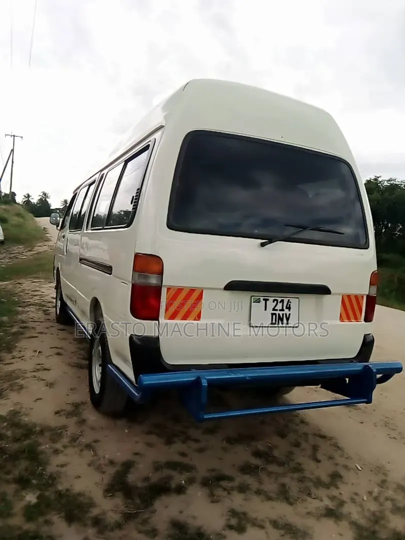Toyota HiAce 2000 White