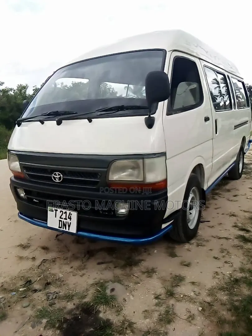 Toyota HiAce 2000 White