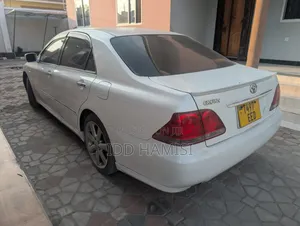 Toyota Crown 2009 White