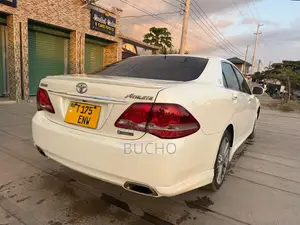 Toyota Crown 2009 White