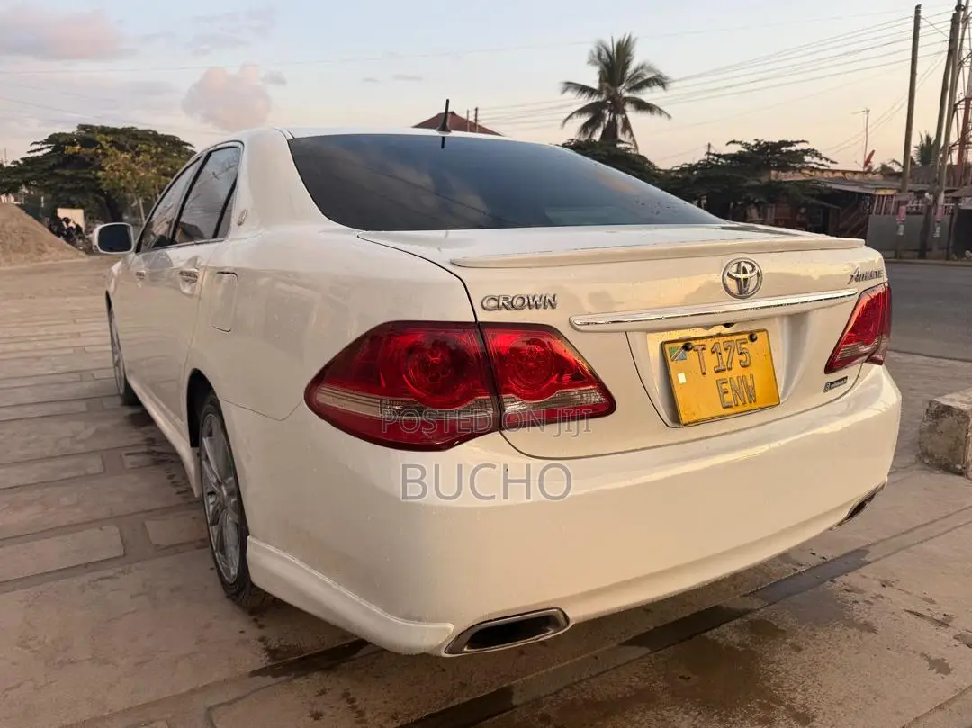 Toyota Crown 2009 White