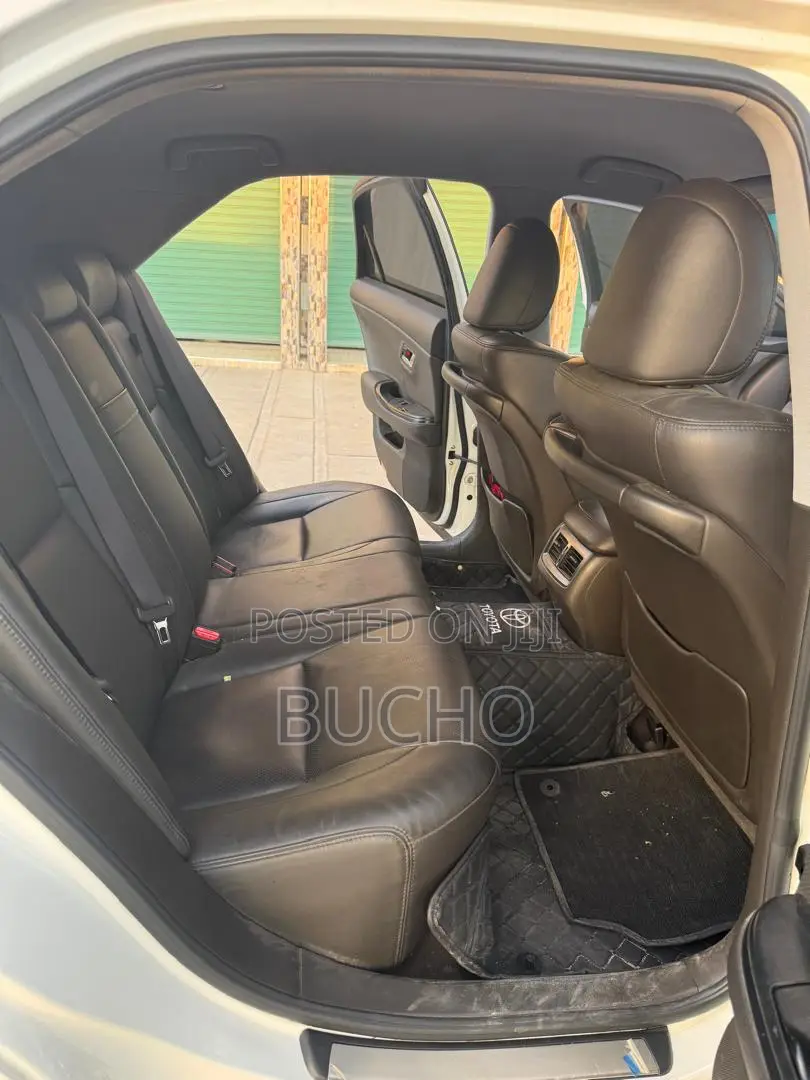 Toyota Crown 2009 White