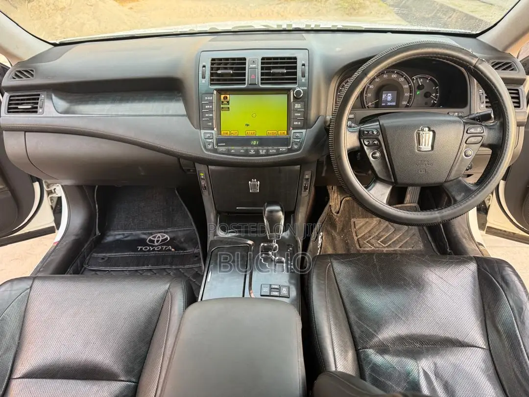 Toyota Crown 2009 White
