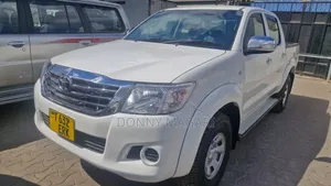 Toyota Hilux 2011 White