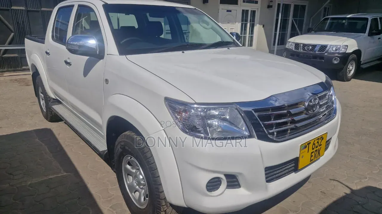 Toyota Hilux 2011 White