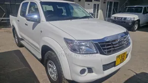 Toyota Hilux 2011 White