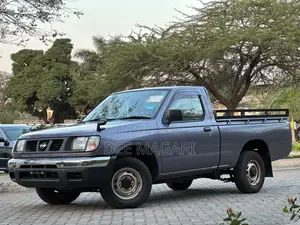 Nissan NP300 2001 Gray