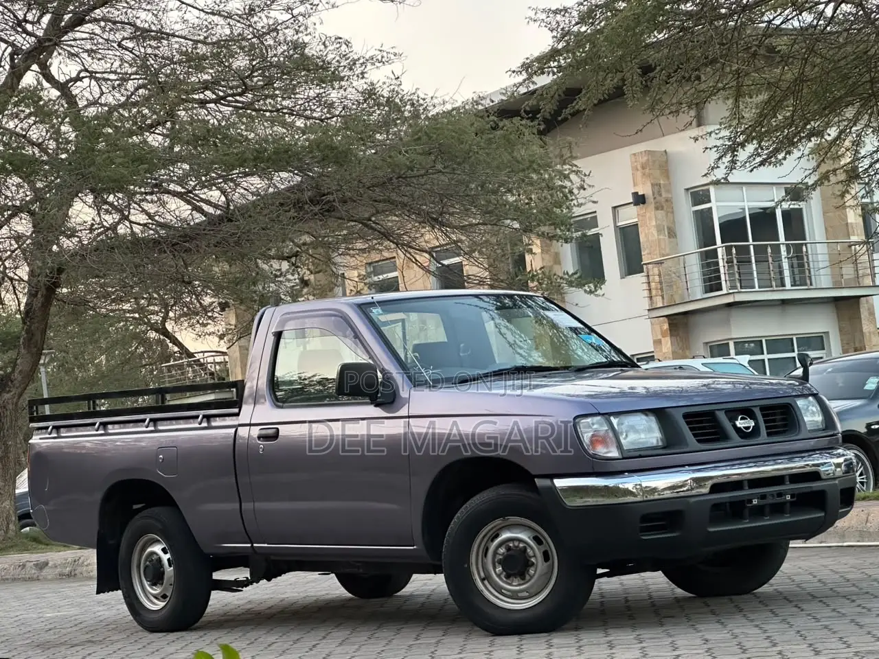 Nissan NP300 2001 Gray