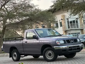 Nissan NP300 2001 Gray