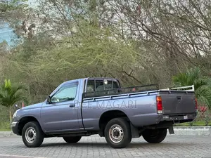 Nissan NP300 2001 Gray