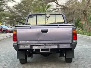 Nissan NP300 2001 Gray