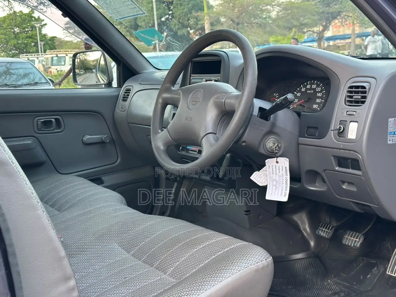 Nissan NP300 2001 Gray