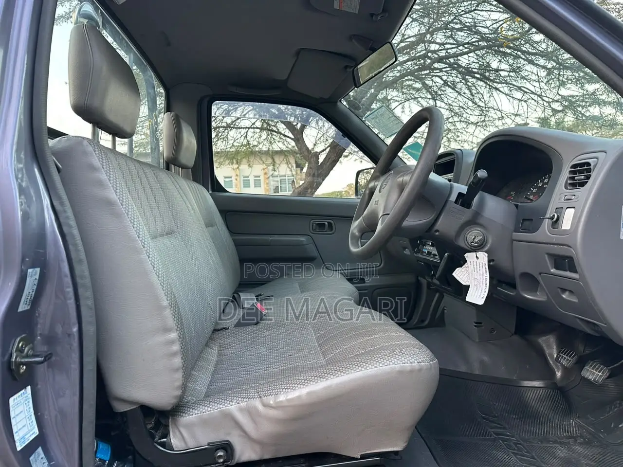 Nissan NP300 2001 Gray