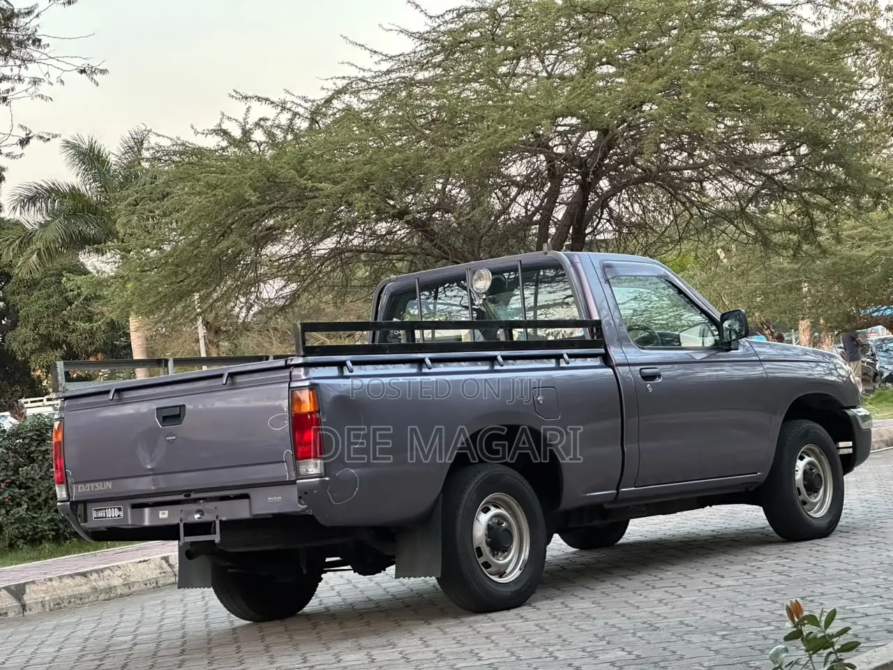 Nissan NP300 2001 Gray